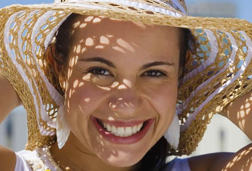 جوان بمانیم با انجام چند راهکار ساده از چروک صورت جلوگیری کنیم